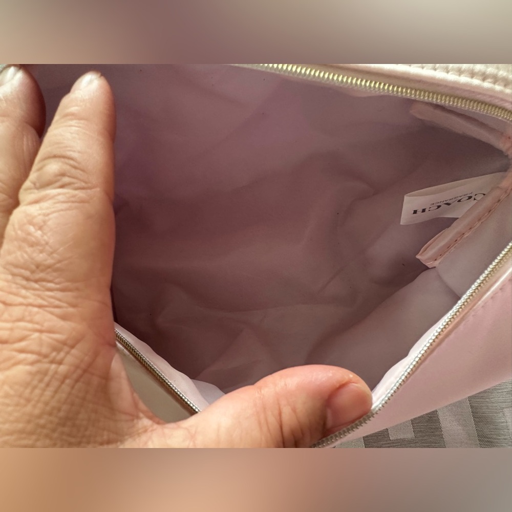 Coach cosmetic baby pink bag - Picture 7 of 11